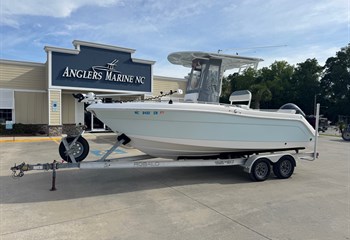 2020 Robalo R222 Boat